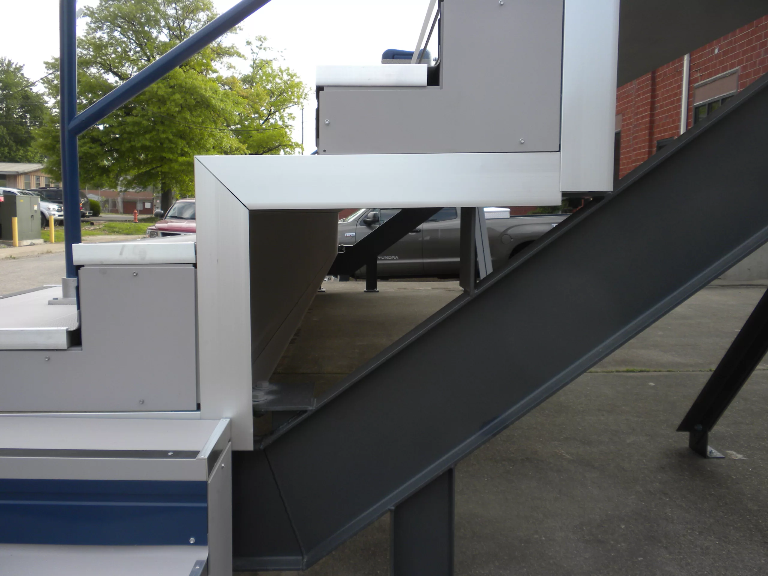 Side view of Long Span Aluminum Riser System